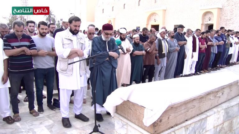 عدسة التناصح | صلاة الجنازة على الشيخ عبد الغني أبوغريس يصليها فضيلة الشيخ الصادق الغرياني بمسجد مراد آغا بتاجوراء