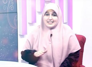 في رحابها برنامج يهتم بقضايا المرأة ودورها في الأسرة والمجتمع مع د. هالة سمير ومنى الشيباني يأتيكم على قناة التناصح الفضائية في الأوقات التالية: