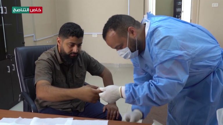 تابعت عدسة التناصح أمس الأحد أخذ عينات من أهالي المفقودين بمدينة ترهونة من قبل هيئة البحث والتعرف على المفقودين لمطابقتها مع عينات الجثث المنتشلة