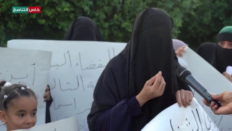 عدسة التناصح | وقفة لذوي المفقودين والمغيبين أمس الأربعاء بساحة الشهداء وسط مدينة ترهونة