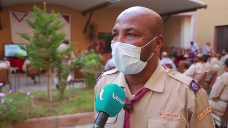 عدسة التناصح | رمضان فرج كريم – مفوض تنمية قيادات بالحركة العامة للكشاف والمرشدات  ضمن الحفل الرسمي لتسليم واستلام الحقائب التدريبية والمناهج والسياسات و الأدلة ولائحة اللجنة الوطنية للشباب والشابات اليوم الثلاثاء بمسرح الكشافة بطرابلس