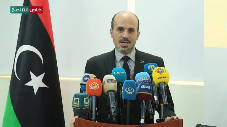 محمد عماري زايد/ وزير التعليم المفوض: الوزارة وفرت في قاعات الامتحانات جميع الموادة الوقائية اللازمة لأكثر من 70 ألف طالب من طلبة الشهادة الثانوية