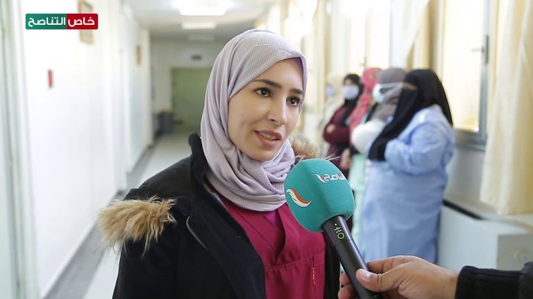 انتصار العزومي/ دكتورة نساء وولادة بمستشفى مزدة العام: نطلب من وزارة الصحة توفير المعدات والمواد الطبية والأدوية لأن المستشفى لا يمتلك أبسط المواد الطبية وهي القفاز الطبي والكمامات