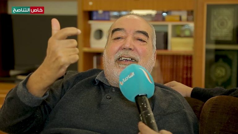 عدسة التناصح | زيارة للحاج محمود حمزة بمنزله والاطمئنان على حالته الصحية وتكريمه من قبل أسرة قناة التناصح عرفاناً منها لما قدمه طيلة السنوات الماضية عبر برنامج “من القلب”