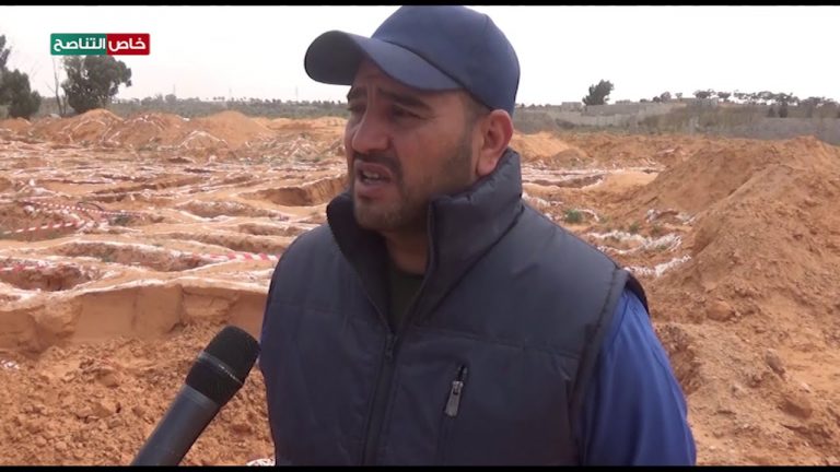 لطفي توفيق / مدير فريق البحث و التعرف عن المفقودين: فرق البحث والتعرف على المفقودين موجودة في ترهونة منذ العاشر من شهر يونيو الماضي وعملنا على 797 حقلا تجريبيا و25 مقبرة بمشروع الربط.