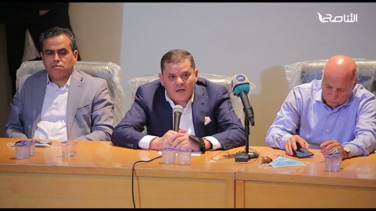 عدسة التناصح | رئيس الحكومة عبد الحميد الدبيبة في اجتماعه مع نواب وأعيان تاجوراء: “من يقطع الكهرباء ومن يسعى لعودة الحرب هم أعداء لليبيين”