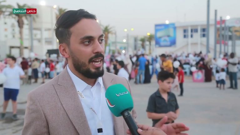 عدسة التناصح| لقاء مع محمد بن عمران – أحد منظمي فعاليات مهرجان الطفولة في دورته الخامسة، المقام بأرض معرض طرابلس الدولي: الحفل يستمر على مدار ثلاثة أيام بحضور عدد من الفنانين والإعلاميين والضيوف والعائلات الليبية مصحوبين بأطفالهم لإدخال البهجة والفرح عليهم