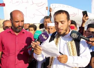 عدسة التناصح | بيان أهالي منطقة أولاد أرحومة بترهونة بشأن معاناتهم من الطريق: نطالب الحكومة بصيانة الطريق المتهالك البالغ طوله أكثر من 4 كيلومتر، وضرورة بناء مدرسة صالحة لتعليم أبنائنا.