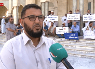 عدسة التناصح| جانب من آراء المتظاهرين في الوقفة الاحتجاجية اليوم بميدان الجزائر بالعاصمة طرابلس المناهضة لسيطرة التّيـار المدخلي على هيئة الأوقاف، والفساد المالي للهيئة الذي جاء في تقرير ديوان المحاسبة.