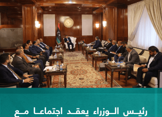 رئيس الوزراء يعقد اجتماعا مع بعض العمداء لبحث المشاريع