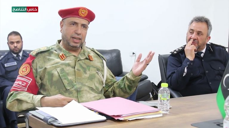 عدسة التناصح| اجتماع أمني موسع ببلدية ترهونة لمناقشة موضوع الجاليات الموجودة داخل البلدية؛ حيث شدد عميد بلدية ترهونة “محمد الكشر” على ضرورة إعادة النظر في أوضاع العمالة الوافدة والتأكد من ثبوت وصحة إجراءاتهم بشكل قانوني.