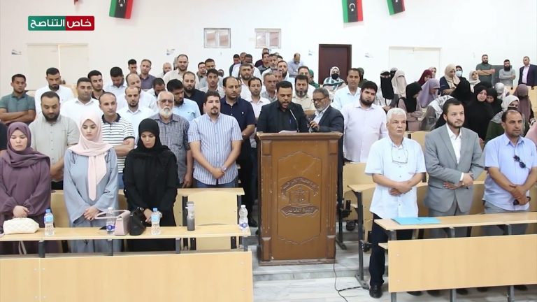 عدسة التناصح ترصد بيان أعضاء هيئة التدريس والمعيدين والأوائل بالجامعات الليبية بخصوص الإيفاد والتفويضات المالية المتوقفة منذ عشرة سنوات بمدرج كلية القانون بجامعة الزيتونة في ترهونة