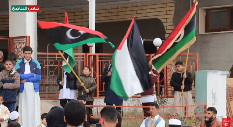 حشد من أهالي مسلاتة يتظاهرون أمس الجمعة في ميدان المدينة نصرة للمقاومة في غزة