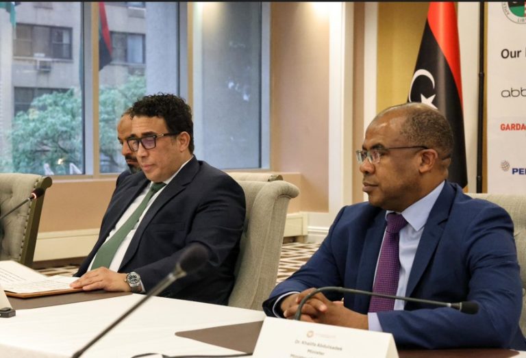 المجلس الرئاسي يوقّع مذكرة اتفاق مع غرفة التجارة الأمريكية