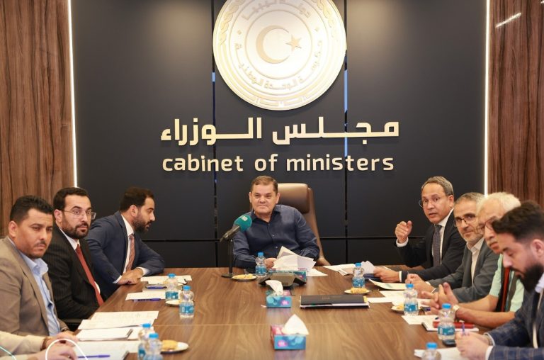 الدبيبة يتابع عمل توريد أدوية الأورام وآلية توزيعها