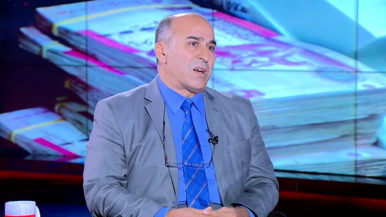 عضو سابق بإدارة المصرف المركزي يشيد بإجراءات المحافظ الجديد