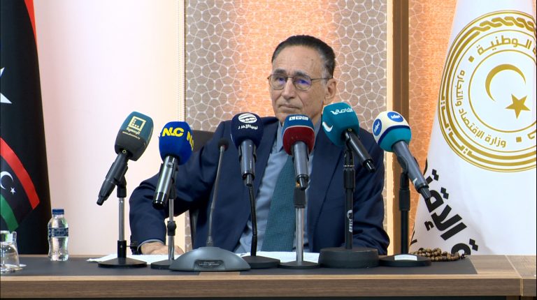 وزير الاقتصاد: الدينار يتعافى أمام العملات الأجنبية وثمة إجراءات لضبط الإنفاق والعمالة الوافدة