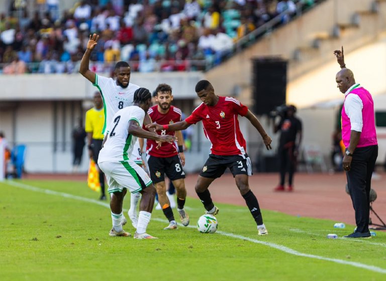 أزمة المنتخب الوطني لكرة القدم ونظيره النيجيري في تصفيات كأس الأمم الإفريقية