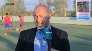 لقاء مع الإعلامي الرياضي مفتاح المقعمز خلال تتويج أكاديمية السيد الصيد بترهونة ببطولة العلمين لكرة القدم لفئة الناشئين