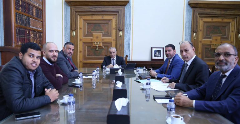 المركزي: إلزام المصارف بتفعيل  البطاقات المصرفية على منصة التجارة الإلكترونية