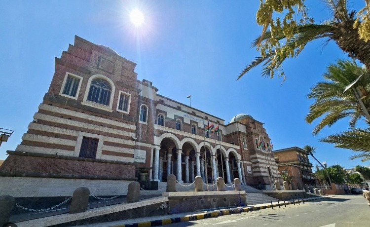 المصرف المركزي يواجه تهديدًا بتعليق التعامل بالدولار