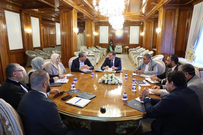 الدبيبة يصدر تعليماته للشؤون الاجتماعية والأحوال المدنية، بمعالجة مشاكل مهجّري المنطقة الشرقية