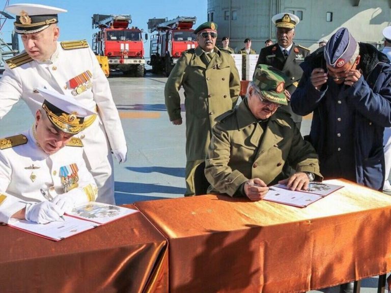 حفتر يحقق وعد القذافي لروسيا بقاعدة بحرية في بنغازي