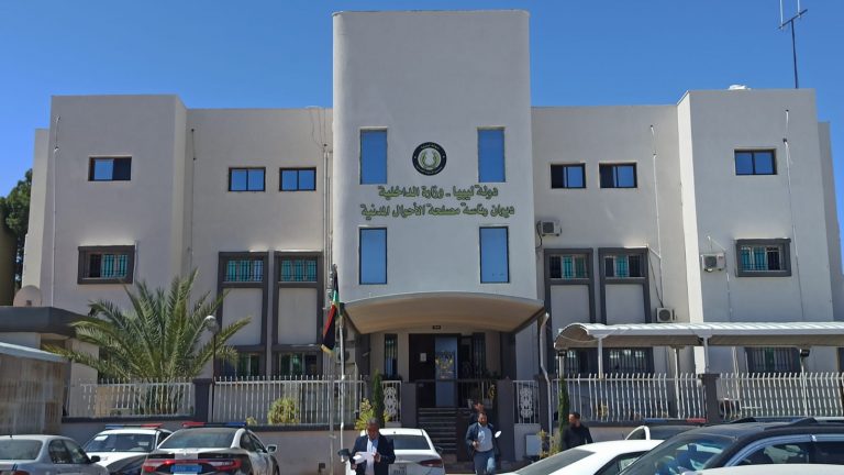 النيابة العامة: حبس مديرٍ سابقٍ بمصلحة الأحوال المدنية بتهمة تزوير 200 قيد عائلة أجنبي