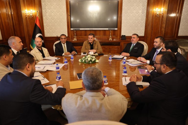 الدبيبة ينتقد أداء الإمداد الطبي ويشدد على مراجعة إجراءات العطاء العام