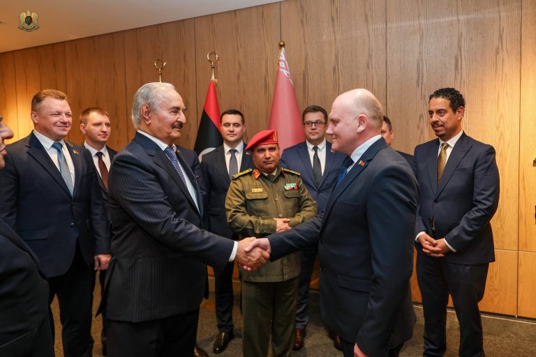 وكالة نوفا: نحو 30 ضابطًا ومدربًا عسكريًا من بيلاروسيا وصلوا لقاعدة تمنهنت الجوية