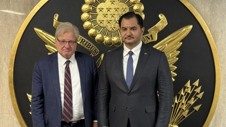 ‏ CNN:إدارة ترامب تعلن بدء مباحثات مع ليبيين لترحيل مهاجرين -ذوي سوابق-قسراً إلى ليبيا تزامنا مع زيارة صدام حفتر لواشنطن