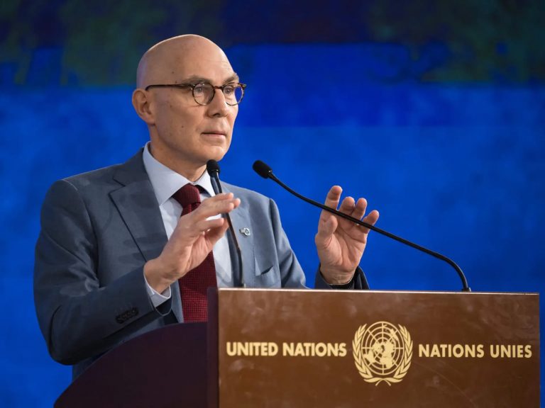 المفوض السامي لحقوق الإنسان يدعو لإغلاق مراكز احتجاز في طرابلس بعد كشف انتهاكات جسيمة