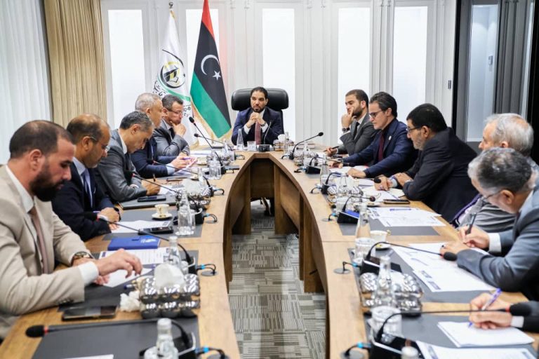 مراجعين بمؤهل ثانوي.. الرقابة الإدارية ترصد خللا في التوظيف الرقابي داخل المصارف