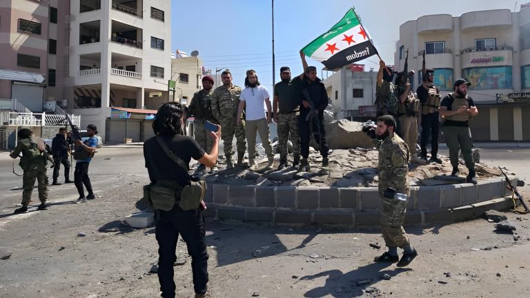 القصة الكاملة لمعارك السويداء السورية.. تسلسل زمني للمواجهات منذ شرارة الخطف إلى حرب الشوارع: