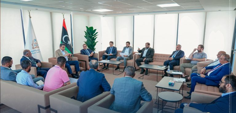 ديوان المحاسبة ووزارتا التعليم العالي والمالية يبحثون تحسين أوضاع الطلبة الليبيين بالخارج