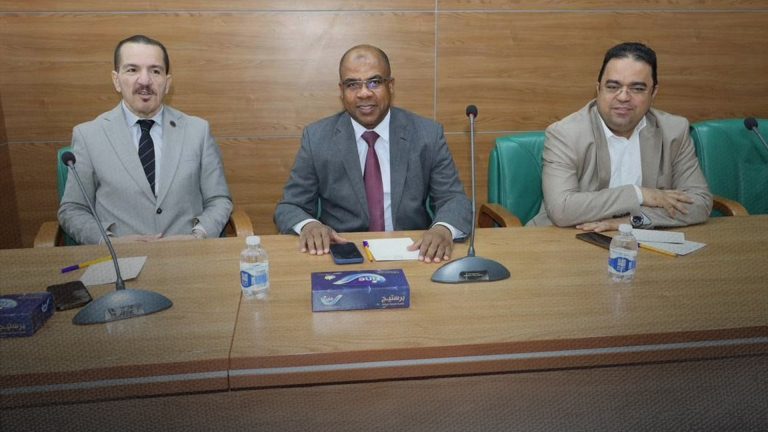 وزير التخطيط يبحث مع وزير التأهيل ووزير النفط في تنفيذ مشروع مصفاة الجنوب*