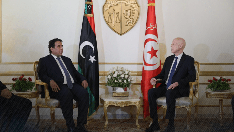 المنفي وسعيد يجريان مباحثات رفيعة في قصر قرطاج لتعزيز التعاون الليبي التونسي